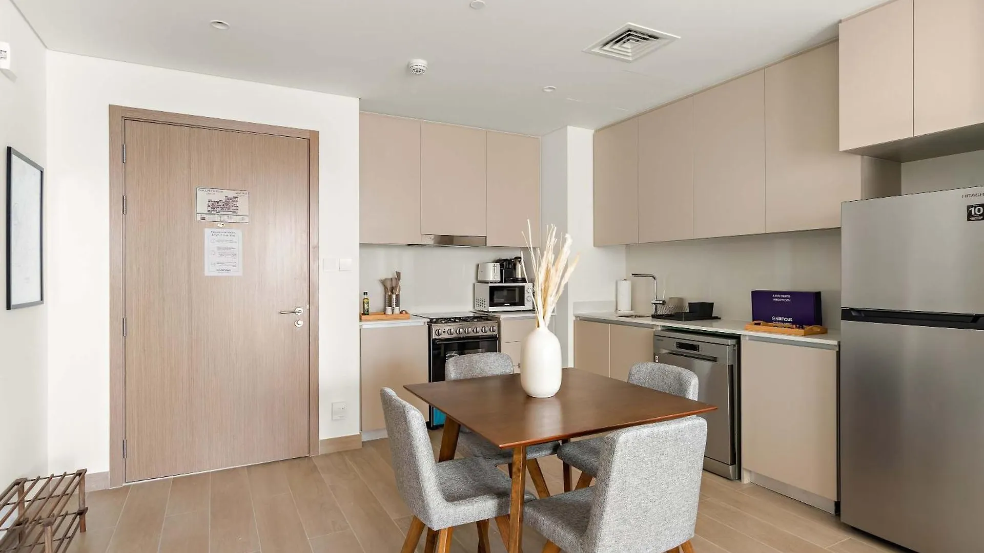 Silkhaus Chic 1Br In Creek Beach Grove With Pool View Dubai